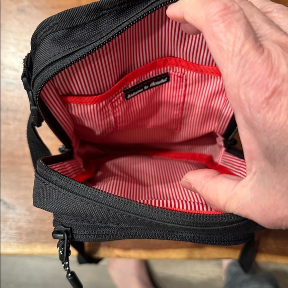 Herschel Supply Company Black Belt Bag-New - Picture 3 of 4